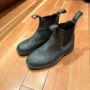 Chisel toe blundstones(rustic black)